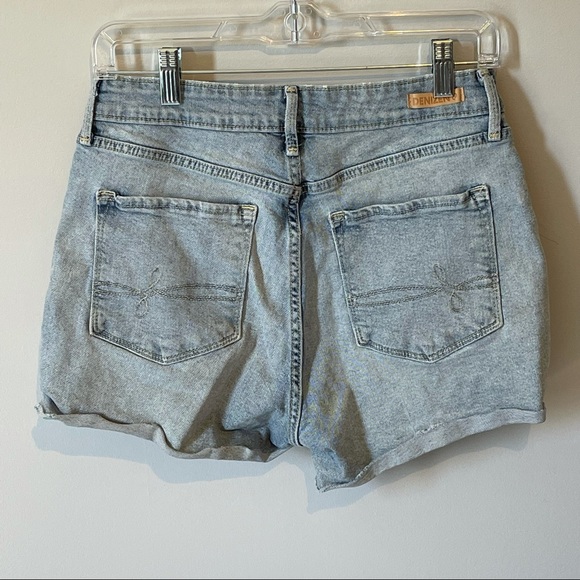 SOLD - Levi’s Denizen High-Rise Distressed Shorts Size 6 - Picture 7 of 7
